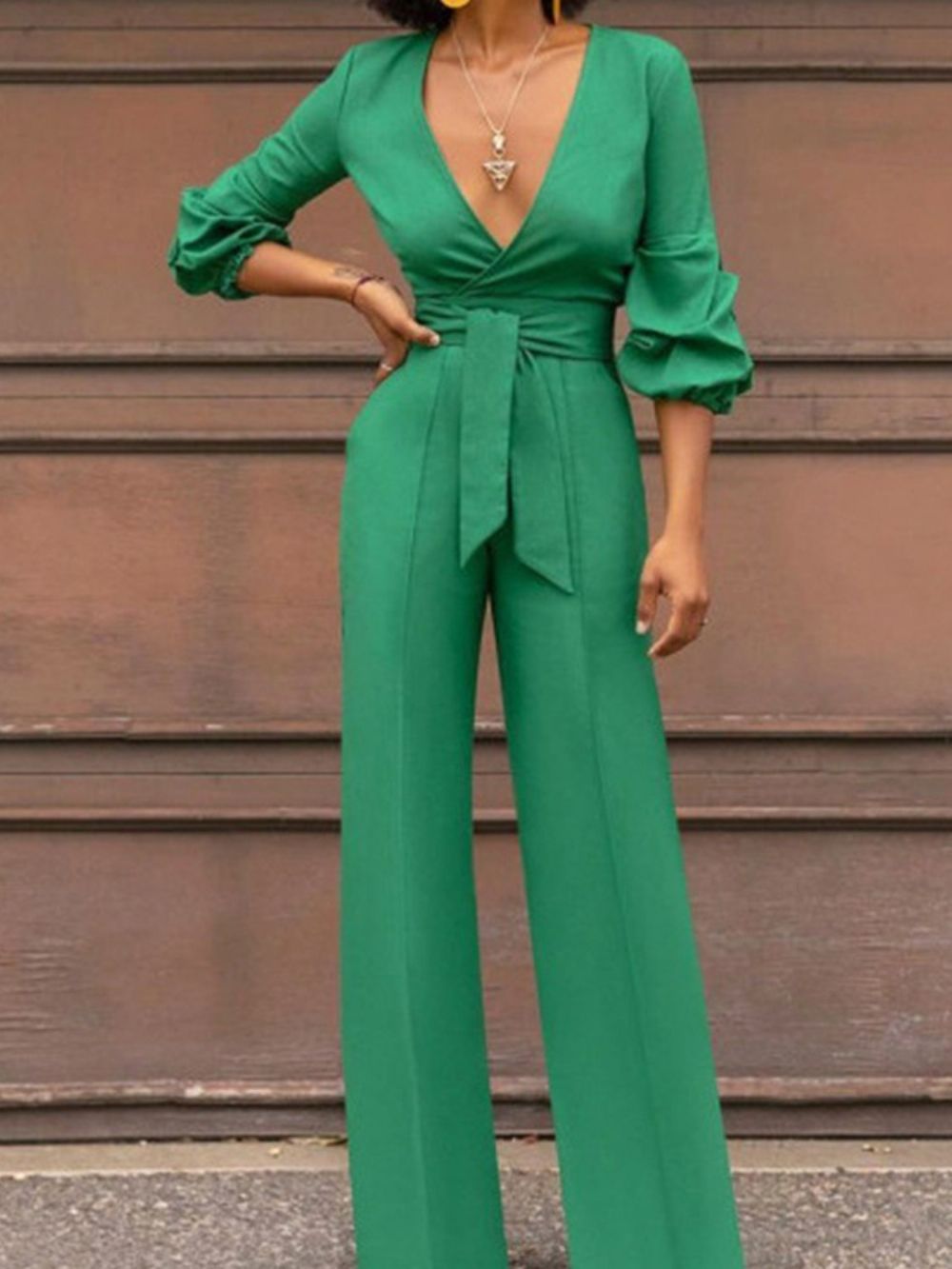 Modieuze Rechte Slanke Jumpsuit Met Veters Over De Volledige Lengte