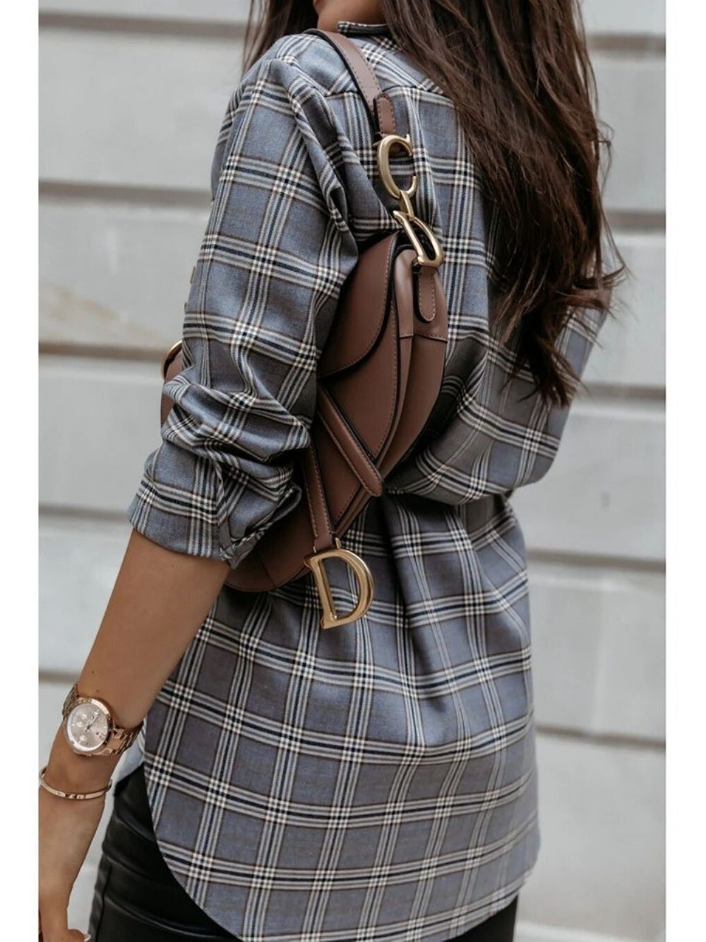 Halflange Damesblouse Met Normale Geruite Veters En Lange Mouwen