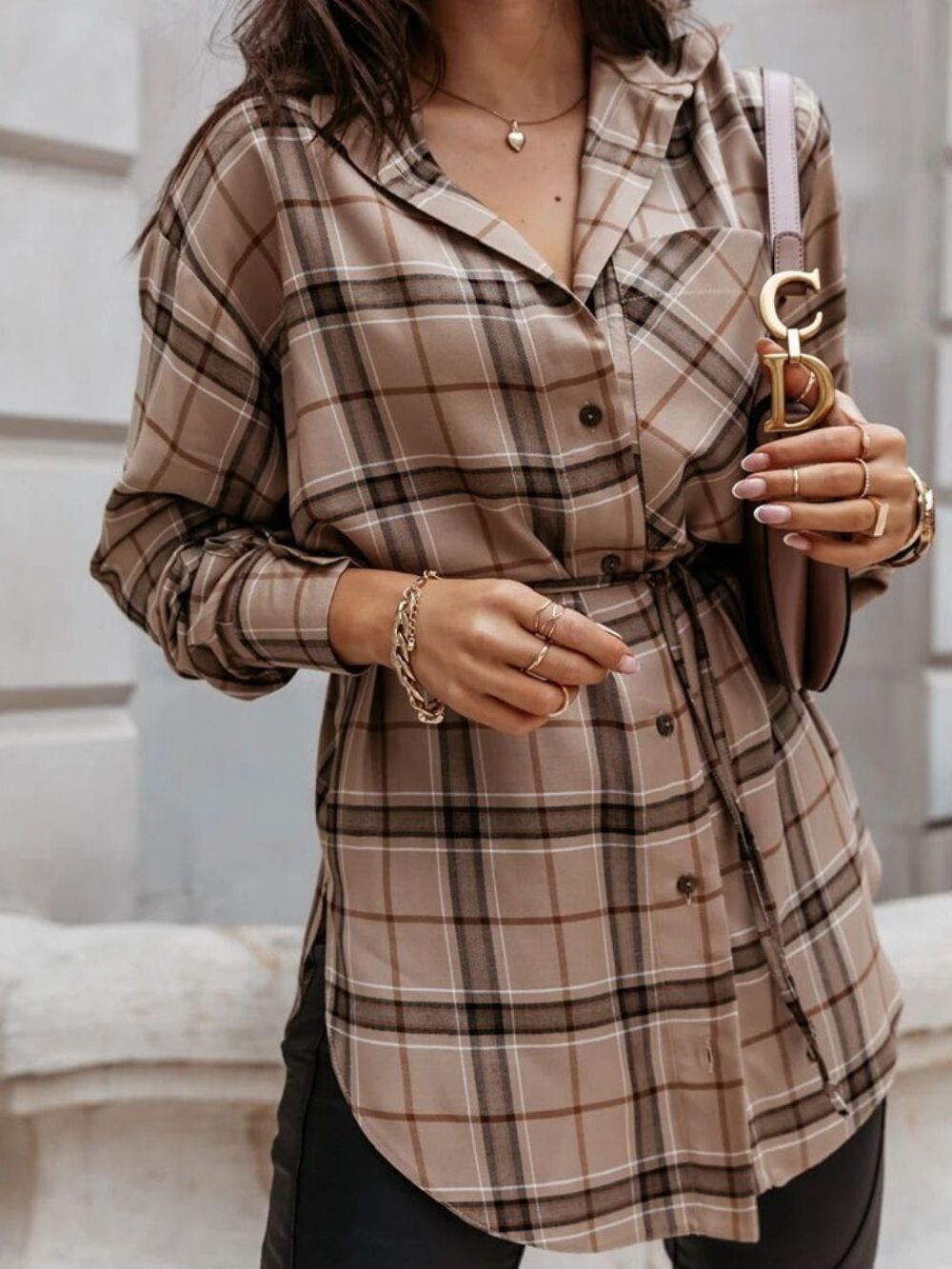 Halflange Damesblouse Met Normale Geruite Veters En Lange Mouwen