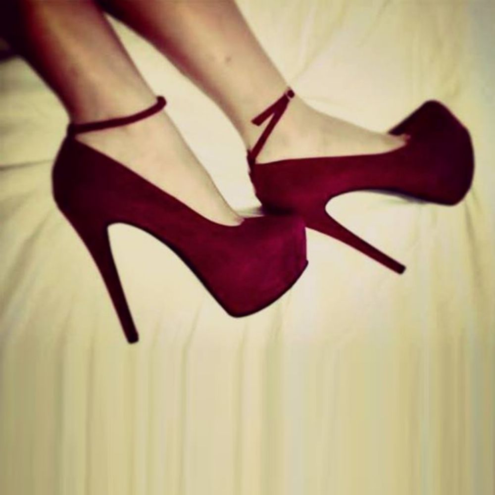 Platte Schoenen Met Naaldhak En Ronde Neus