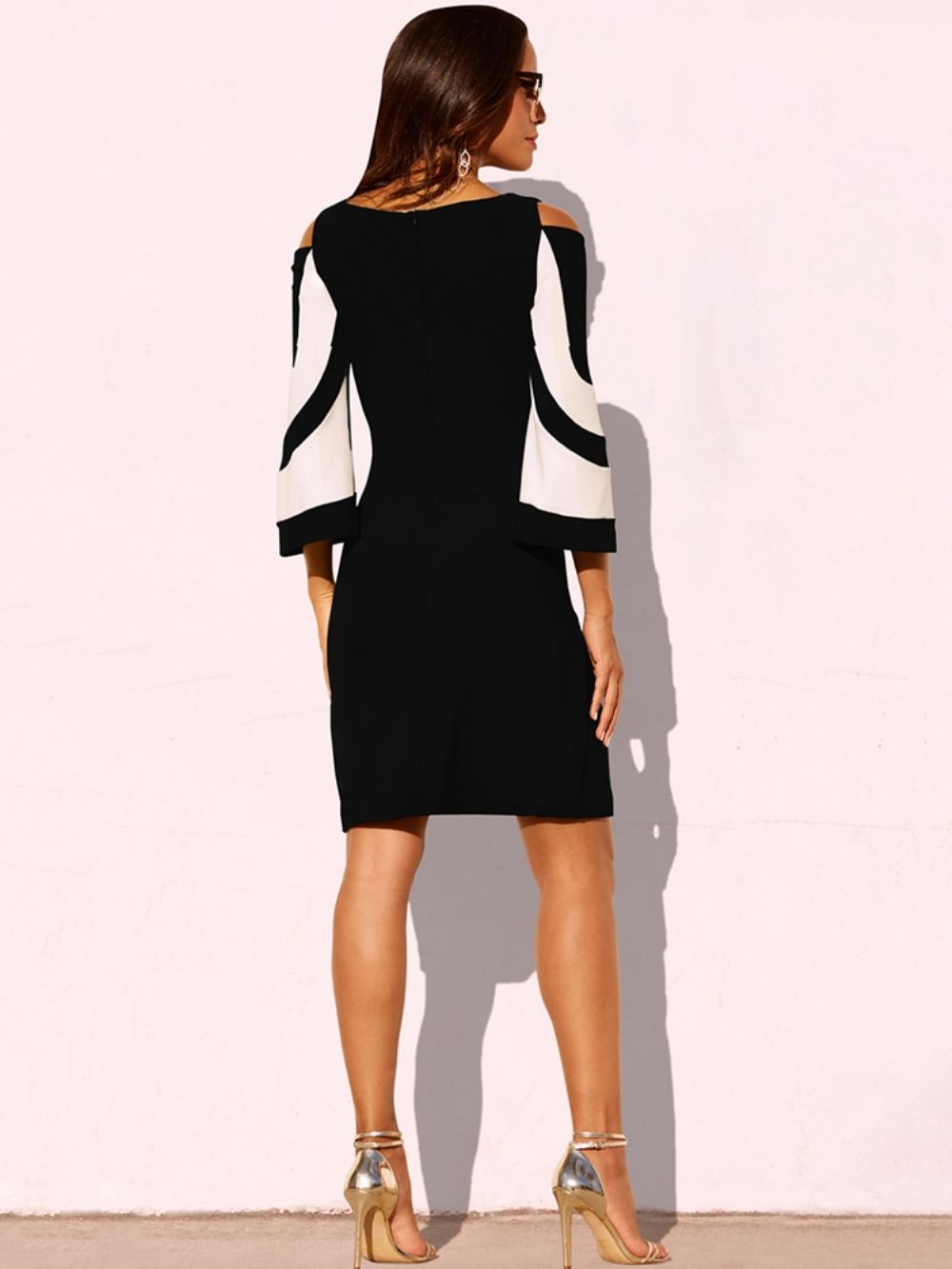 Off-The-Shoulder Jurk Met Negen Punten Mouwen En Kleurblokken