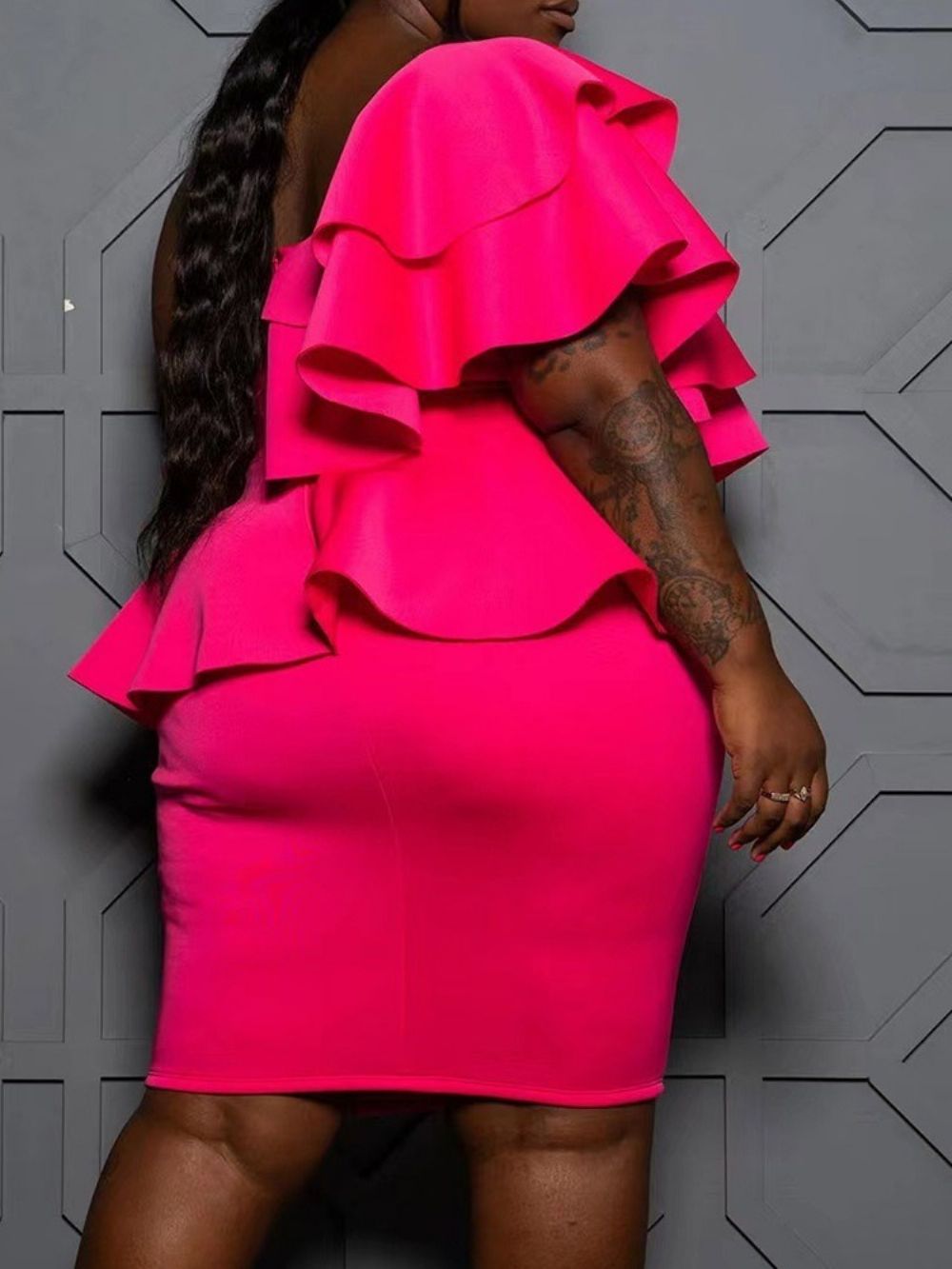 Asymmetrische Knielange Bodycon-Modejurk Met Korte Mouwen