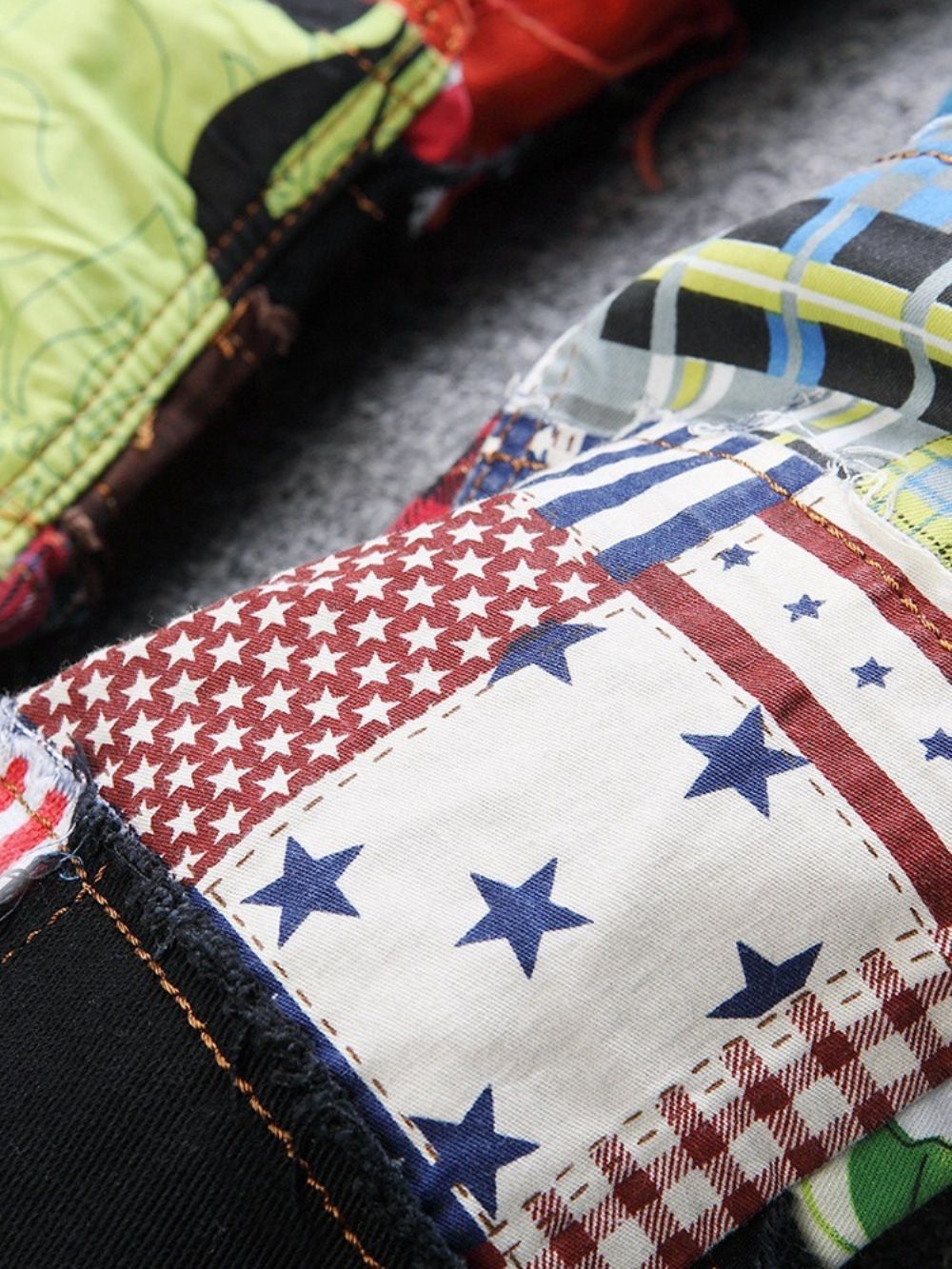 Rechte Jeans Met Patchwork En Halfhoge Taille Met Rits En Kleurvlakken