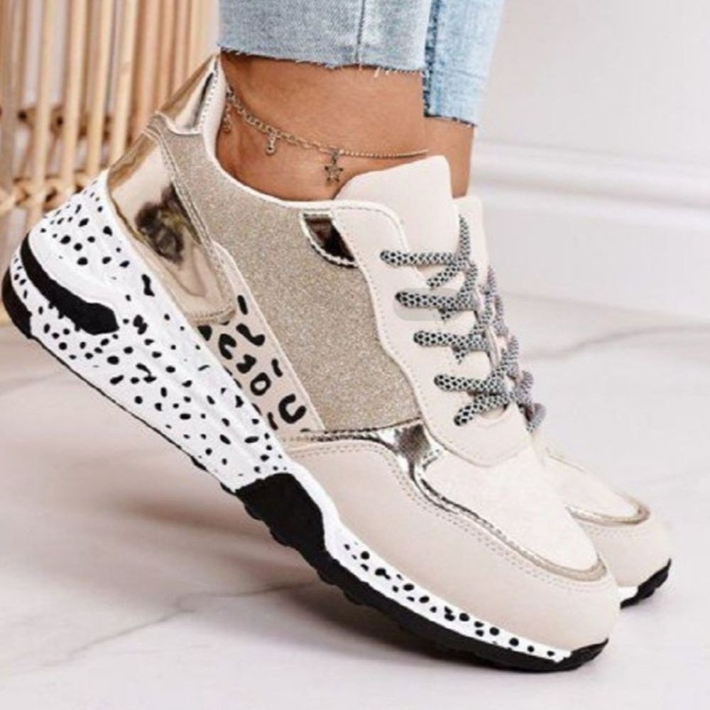Damessneakers Met Ronde Neus En Veters Met Sleehak